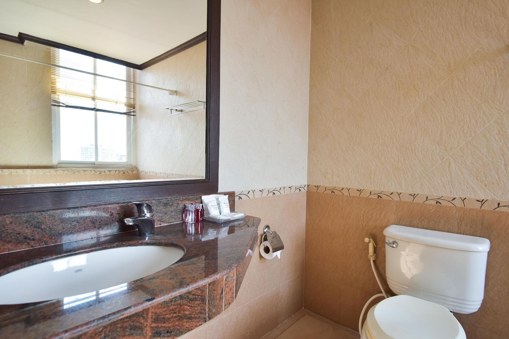 Oyo 389 Sira Boutique Residence Phuket Bagian luar foto