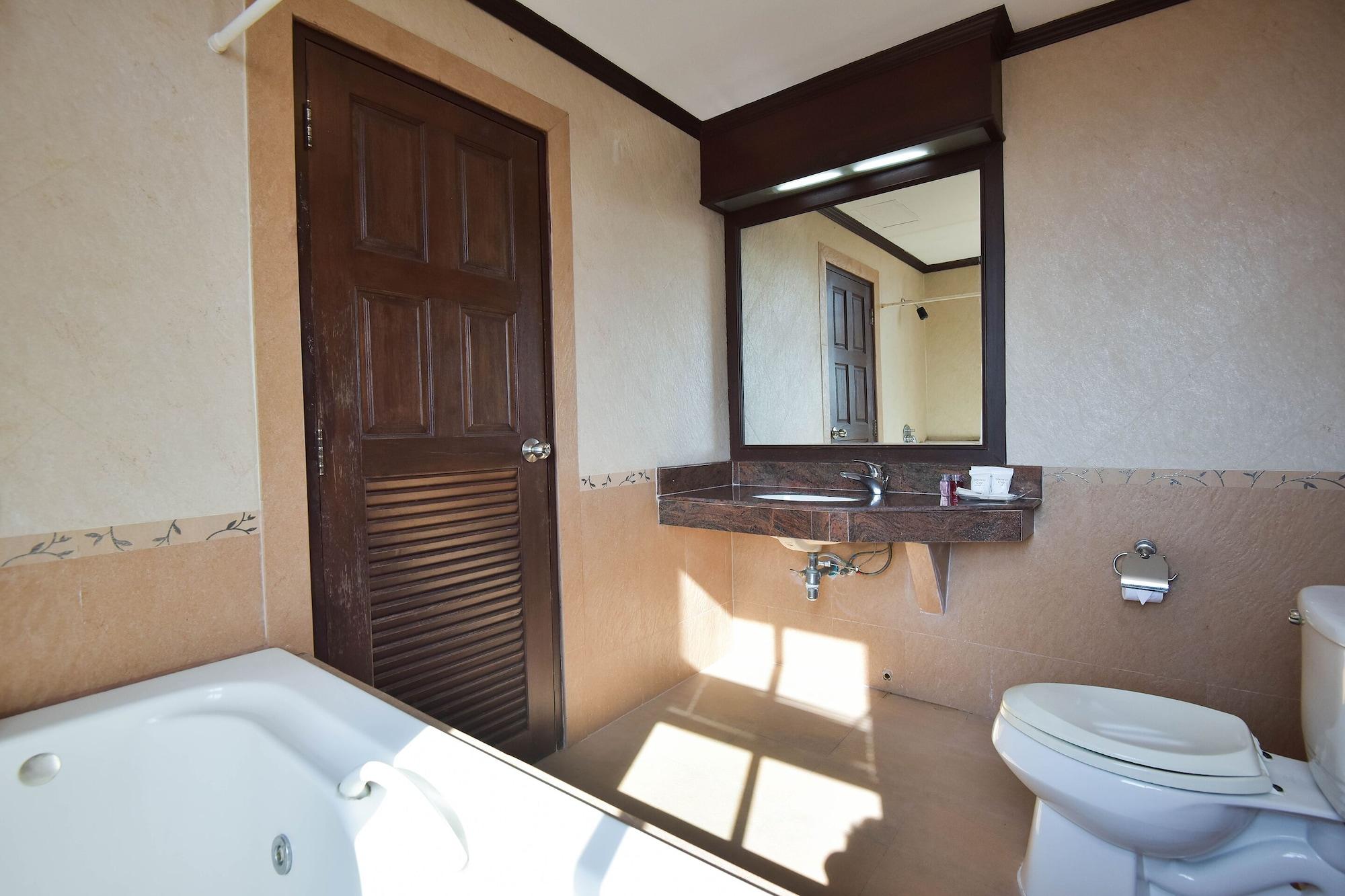 Oyo 389 Sira Boutique Residence Phuket Bagian luar foto