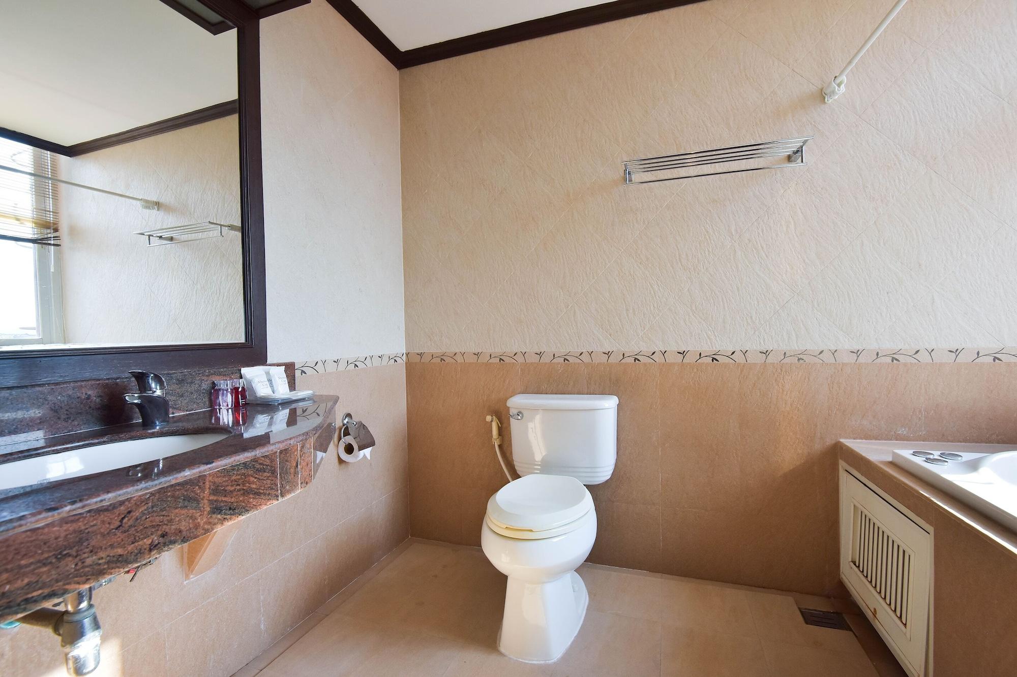 Oyo 389 Sira Boutique Residence Phuket Bagian luar foto