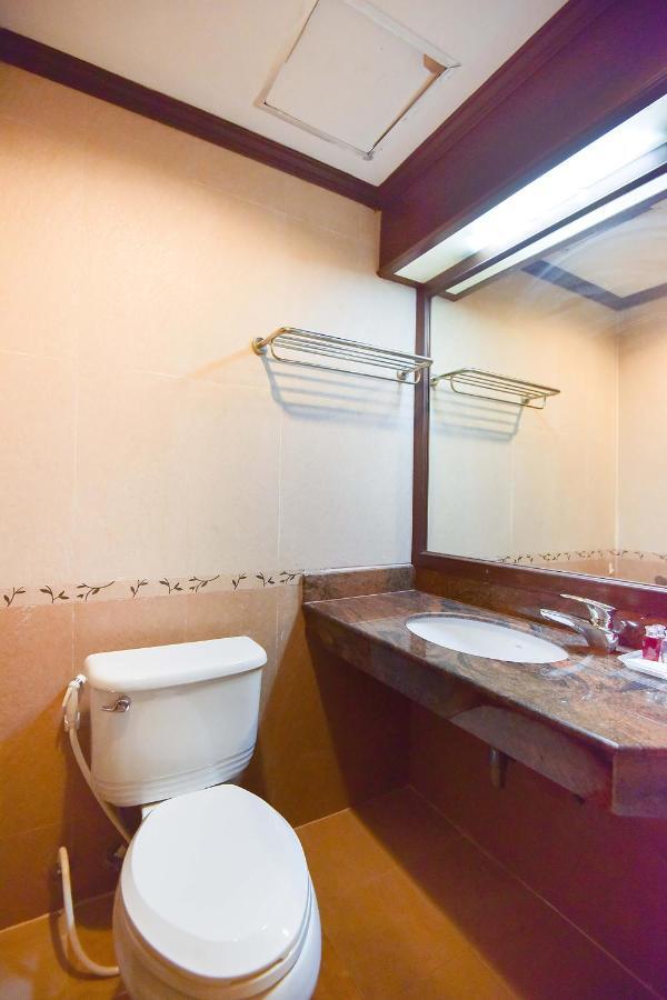Oyo 389 Sira Boutique Residence Phuket Bagian luar foto